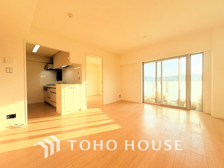 内装 家族みんなが爽やかに過ごせるように、光をたっぷり取り込んだLDK