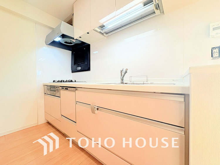 キッチン シンプルな部屋の雰囲気に溶け合うナチュラルキッチン