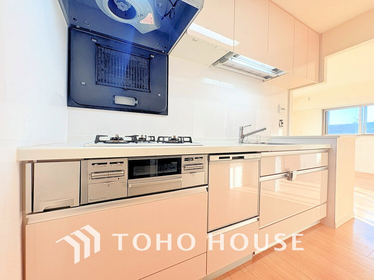 キッチン 落ち着きのあるカラーで統一された清潔感と気品が溢れるキッチン