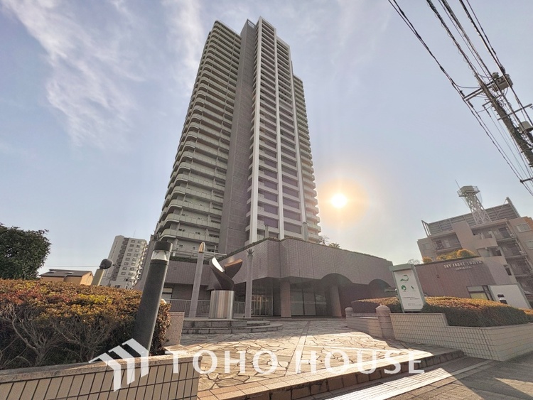 外観 ほんの少しのこだわり。ちょっとした色使いがその家がもつ雰囲気、趣（おもむき）を携え、暮らす家族や訪ねてくる友人・知人に新鮮な香りを運んできます。