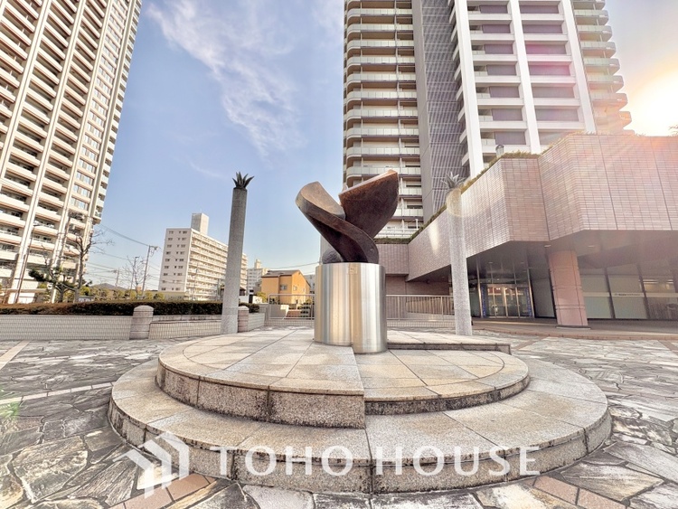 外観 ほんの少しのこだわり。ちょっとした色使いがその家がもつ雰囲気、趣（おもむき）を携え、暮らす家族や訪ねてくる友人・知人に新鮮な香りを運んできます。