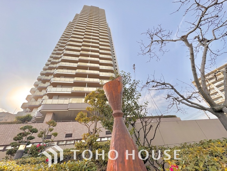 外観 ほんの少しのこだわり。ちょっとした色使いがその家がもつ雰囲気、趣（おもむき）を携え、暮らす家族や訪ねてくる友人・知人に新鮮な香りを運んできます。