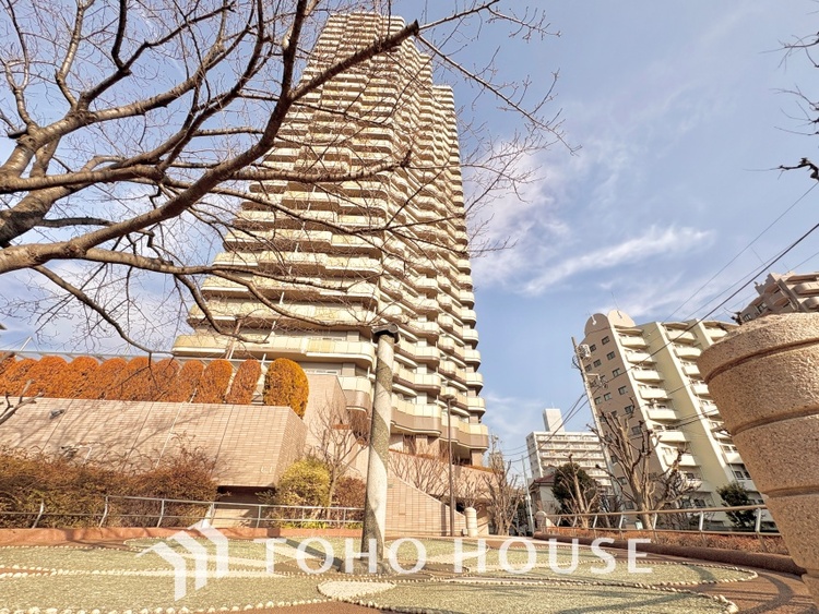 外観 ほんの少しのこだわり。ちょっとした色使いがその家がもつ雰囲気、趣（おもむき）を携え、暮らす家族や訪ねてくる友人・知人に新鮮な香りを運んできます。