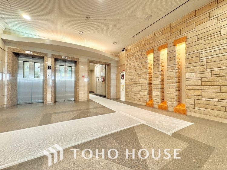 エントランス 時間をかけて作り上げるそんな空間を君と共有したい。僕たちの空間は唯一無二の物だから。