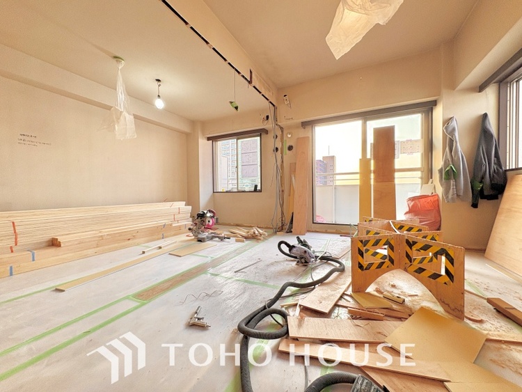 内装 【改装中】忙しい朝でも、しっかり家族が揃って食事をして頂けるゆとりある大きさのダイニングスペース。