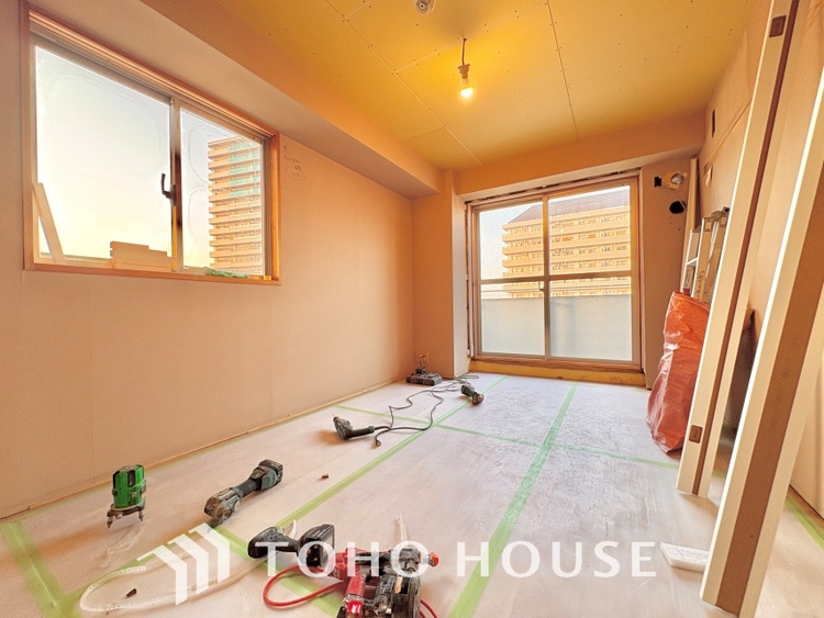 内装 【改装中】使いやすく、明るい洋室に仕上がります。子供部屋や趣味のお部屋にご利用できます。ご自身で家具などを配置し、素敵な空間を創り上げられます。