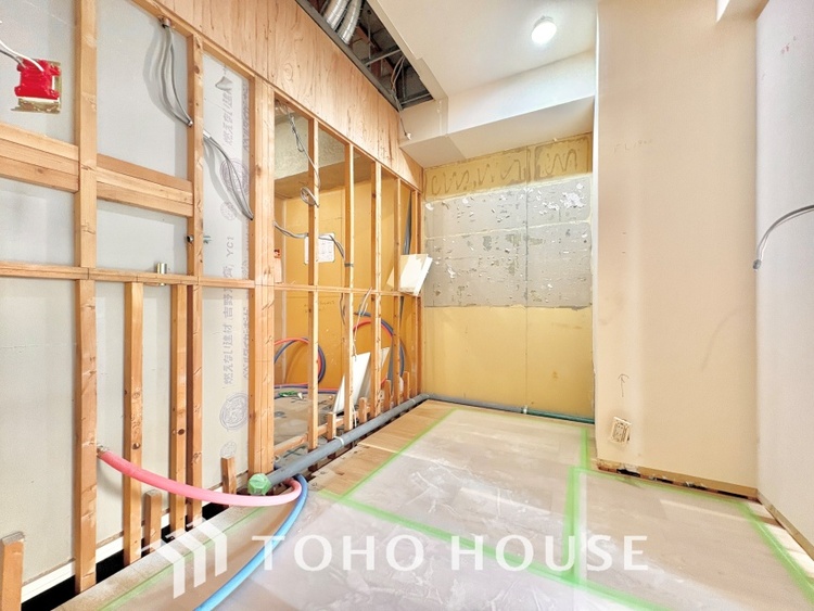 キッチン 【改装中】◆愛育◆キッチンは家族の絆を育む大切な空間。シンプルで使い易いSystemKitchenで愉しく作る料理は愛情のある美味しいご馳走に。家族で使える広々としたダイニングキッチンです。