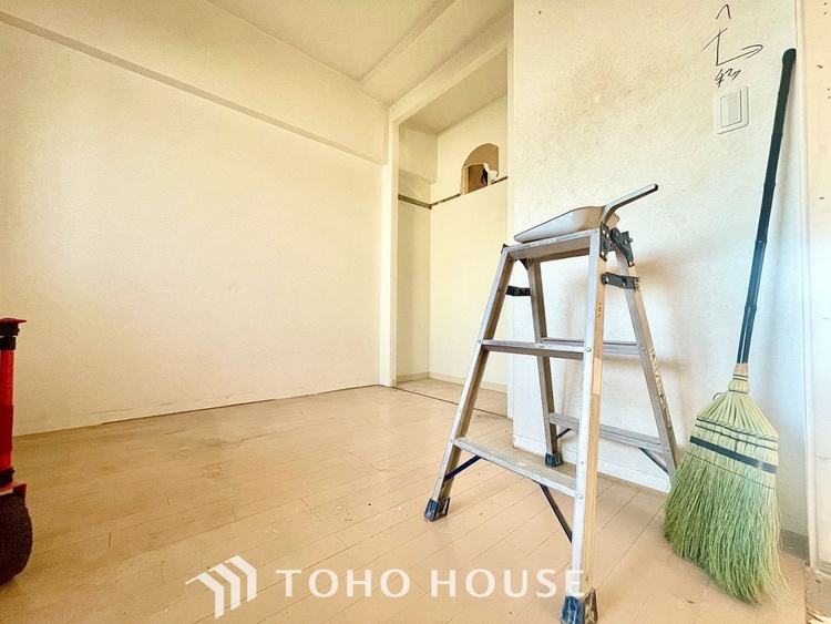 内装 【改装中】感性を育むプライベートルームはシンプルでスマートな空間。好みの空間で読書をしたり、音楽を聞いたりと一人の時間も充実したものにできます。