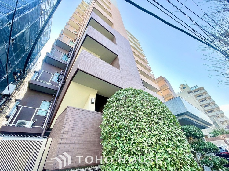 外観 ほんの少しのこだわり。ちょっとした色使いがその家がもつ雰囲気、趣（おもむき）を携え、暮らす家族や訪ねてくる友人・知人に新鮮な香りを運んできます。