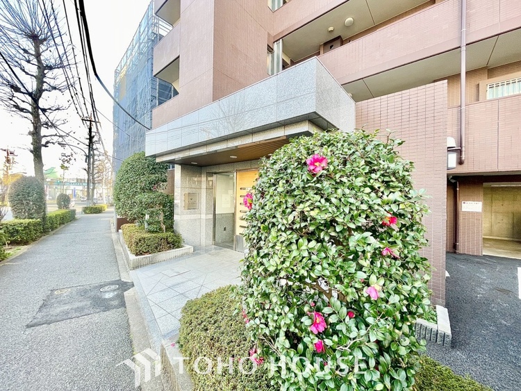 外観 ほんの少しのこだわり。ちょっとした色使いがその家がもつ雰囲気、趣（おもむき）を携え、暮らす家族や訪ねてくる友人・知人に新鮮な香りを運んできます。