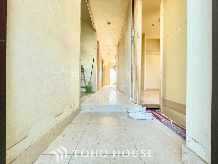 玄関 【改装中】いつまでもずっと家族を見渡せるこの広い空間で。