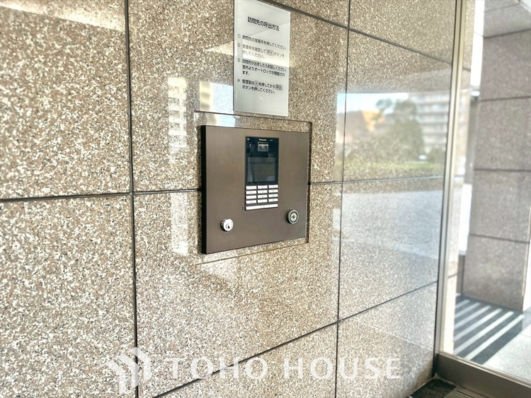 エントランス 住まいの未来は美しい。理想を超えた毎日へ。ここには地上から遠く離れた静穏や時を忘れる感動があり空に残る白い航跡だけが時の流れを伝えます