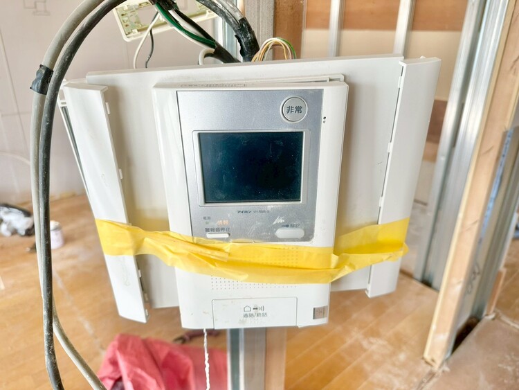 設備 誰が来てもわかる様にモニター付きインターホンを設置。