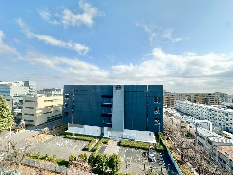 バルコニー 眺望や窓からの景色が良いと、家で過ごす時間も快適です。