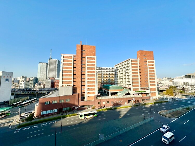 バルコニー 眺望や窓からの景色が良いと、家で過ごす時間も快適です。