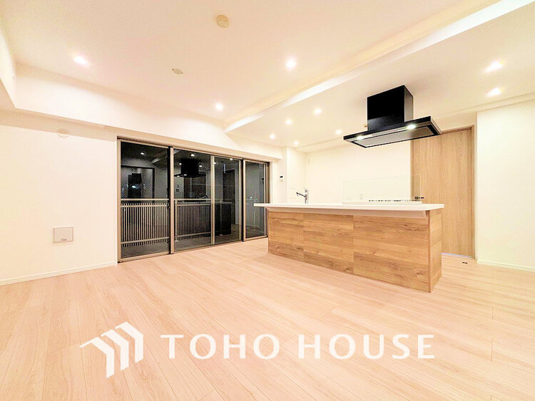 内装 家族みんなが爽やかに過ごせるように、光をたっぷり取り込んだLDK