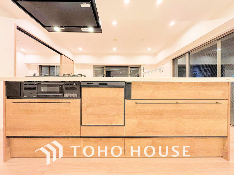 キッチン 落ち着きのあるカラーで統一された清潔感と気品が溢れるキッチン