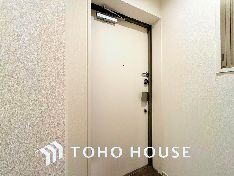 玄関 落ち着いた雰囲気の玄関、家族の帰りを暖かく迎えてくれます