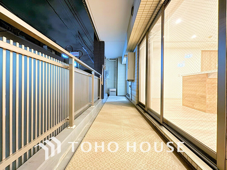 バルコニー 日当たりの良いバルコニーで晴れの日の洗濯物も楽しみになりますね