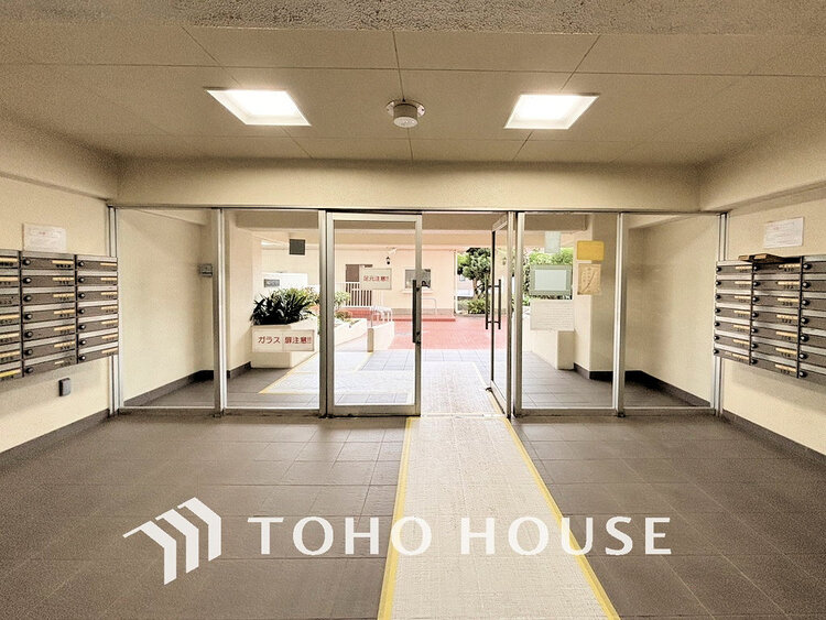 エントランス 落ち着いた色合いのエントランス