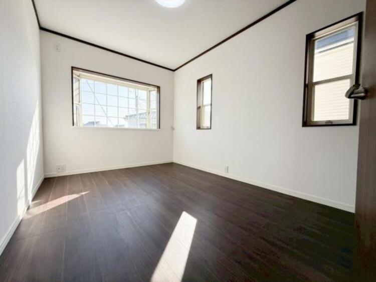 内装 健やかな時間を過ごせるプライベートルームはとても大切です！！インテリアにも合わせやすいカラーリング！それぞれの居室に思い思いのコーディネートをしてより空間を演出することでよりいっそう大事にな空間に！ 