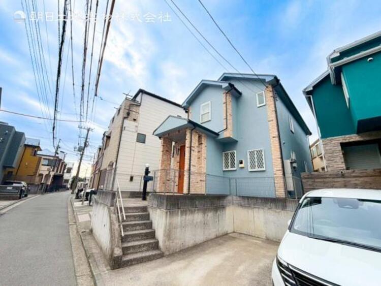 外観 【外観】閑静な住宅地に馴染む落ち着いた色合いの贅沢な空間！！毎日のお散歩も快適なエリア！