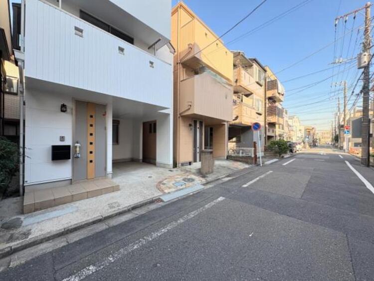 外観 ●〇閑静な住宅地に馴染む落ち着いた色合いの外観。長く愛着を持って住んで頂きたいからこそ飽きのこないシンプルな色目を採用しました。外壁には耐久性・防汚性に優れ、お掃除もしやすいたサイディング材を使用〇● 