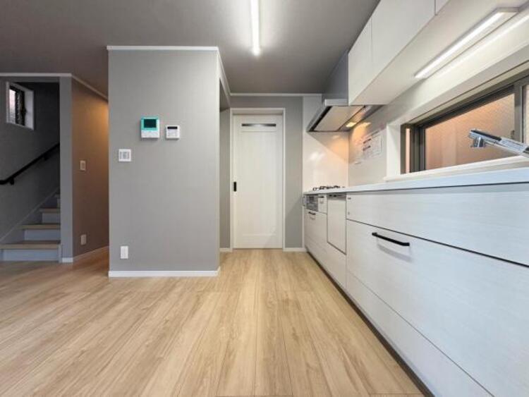 キッチン ●〇新しいキッチンは気分も上がり、家事も楽しくできそう。お手伝いをしてくれるお子様と並んで立てるキッチンは、ご家族のコミュニケーションを育む場として活躍します。収納力が高い事も大事なポイントです〇● 