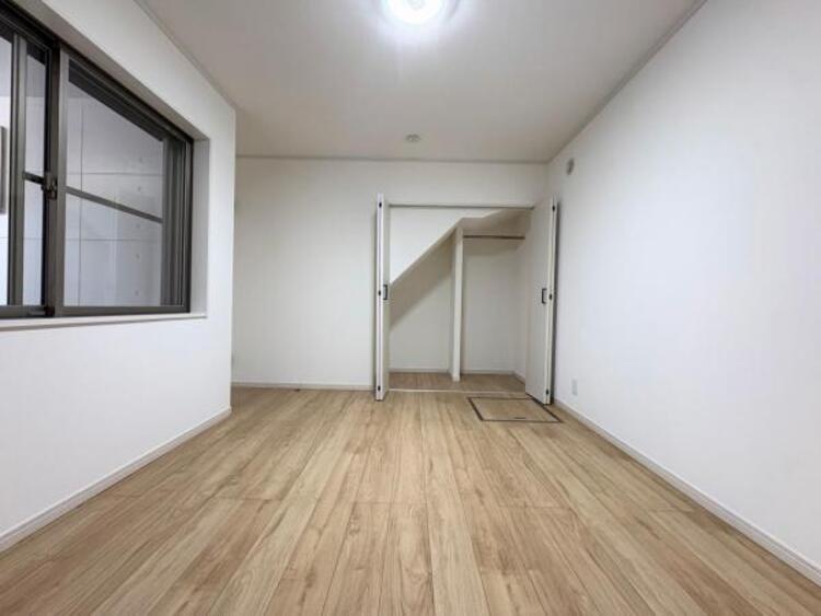 収納 ●〇採光もアクセントの一つとして。プライベートルームにはやさしい光が射し込んでいて、この明るい好みの空間で読書や音楽。充実した時間を過ごせます。日中に明りをつける必要が無い事も物件選びの大きな条件〇● 