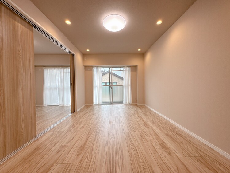 居間 快適に過ごす毎日を求めて、暮らしの中でご自身の「マイホーム」に創り上げてください。