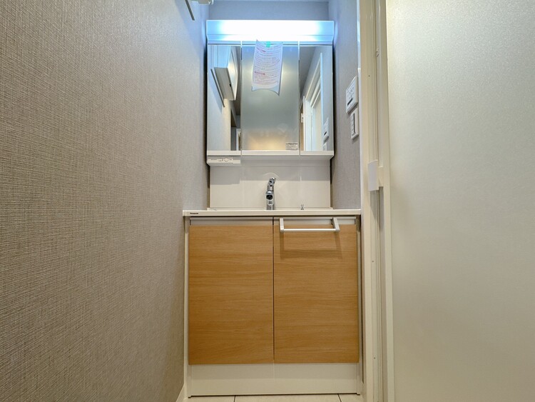 洗面 何かと物が増える場所だからこそ、スッキリと見映えの良い空間に。