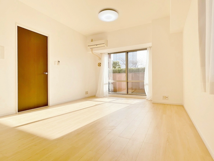 居間 居心地の良い空気感は、暮らしのステージを彩り、心からのやすらぎと満足感を与えてくれます。