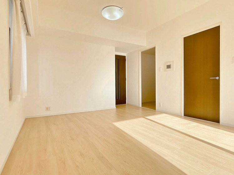 居間 快適に過ごす毎日を求めて、暮らしの中でご自身の「マイホーム」に創り上げてください。