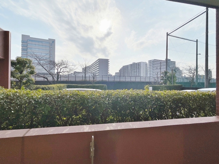 バルコニー 窓を開けると広がる青空。心をリフレッシュして日々を過ごしていきましょう。