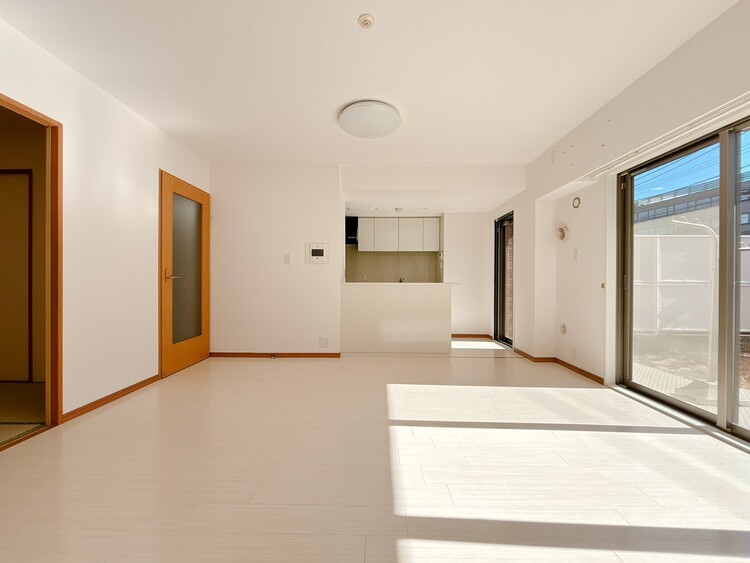 居間 居心地の良い空気感は、暮らしのステージを彩り、心からのやすらぎと満足感を与えてくれます。