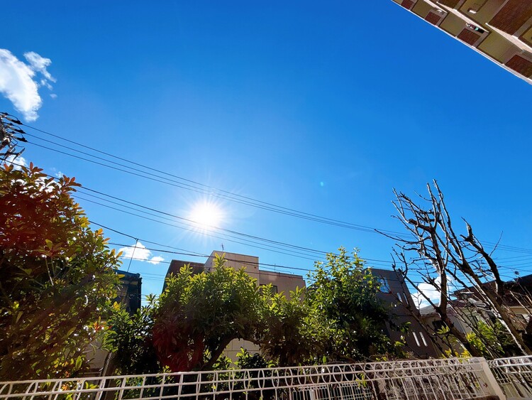 バルコニー 窓を開けると広がる青空。心をリフレッシュして日々を過ごしていきましょう。