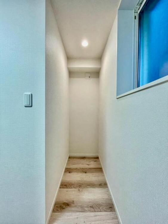 収納 普段使わない季節用品やトランクなど、大きなものもラクラク収納できます。