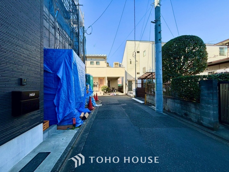 外観 【Wash basin】十分な大きさの洗面台は収納もさる事ながら、身だしなみチェックや歯磨きなど、朝の慌ただしい時間でもホテルライクなスペースで余裕とゆとりを感じて頂けます。