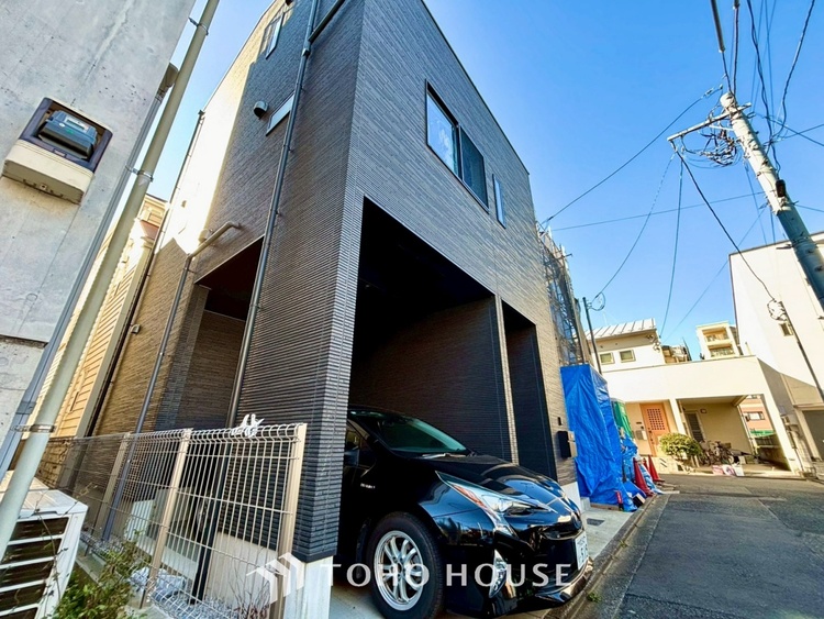 外観 【Toilet】トイレも全て新品に交換されており、清々しく新生活を始めることができます。白基調の清潔感のある空間に生まれ変わりました。