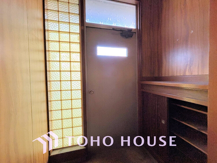 玄関 落ち着いた雰囲気の玄関、家族の帰りを暖かく迎えてくれます