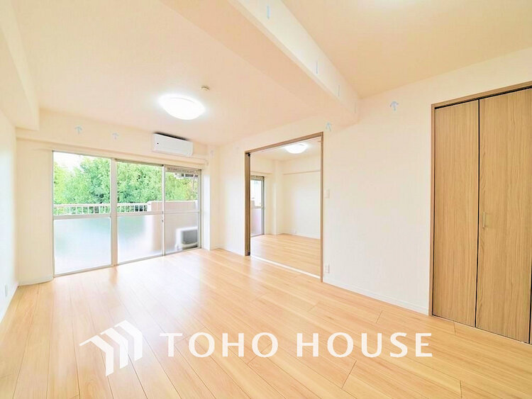 内装 家族みんなが爽やかに過ごせるように、光をたっぷり取り込んだLDK