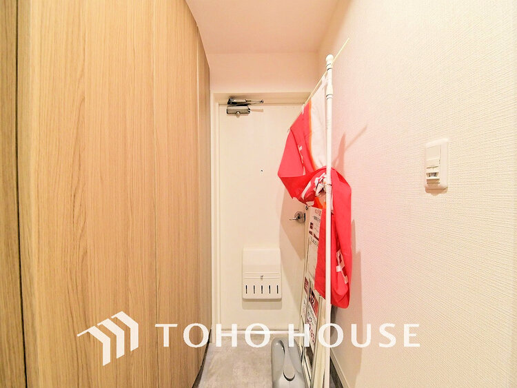 玄関 落ち着いた雰囲気の玄関、家族の帰りを暖かく迎えてくれます