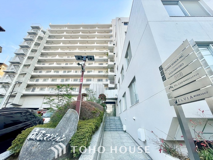 外観 ほんの少しのこだわり。ちょっとした色使いがその家がもつ雰囲気、趣（おもむき）を携え、暮らす家族や訪ねてくる友人・知人に新鮮な香りを運んできます。