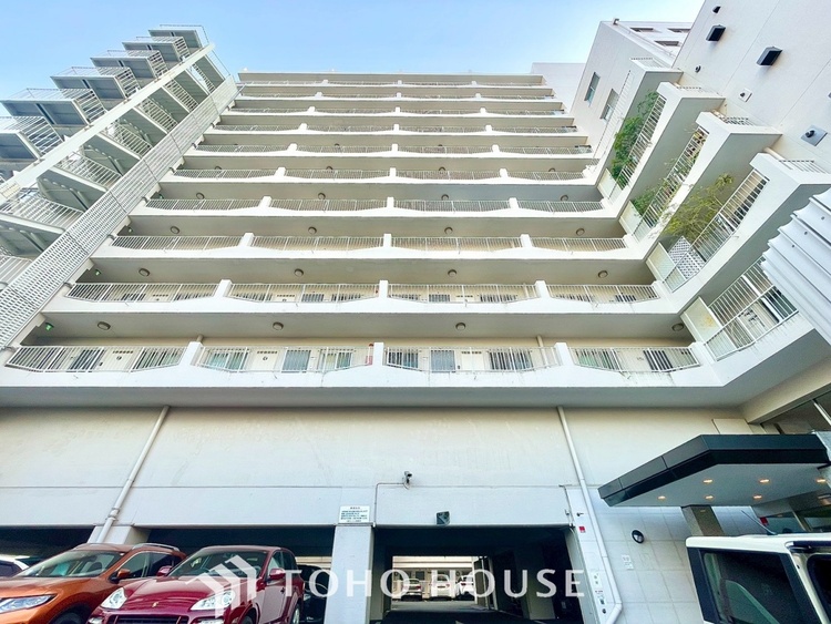 外観 ほんの少しのこだわり。ちょっとした色使いがその家がもつ雰囲気、趣（おもむき）を携え、暮らす家族や訪ねてくる友人・知人に新鮮な香りを運んできます。