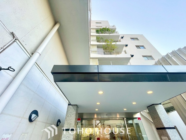 外観 ほんの少しのこだわり。ちょっとした色使いがその家がもつ雰囲気、趣（おもむき）を携え、暮らす家族や訪ねてくる友人・知人に新鮮な香りを運んできます。