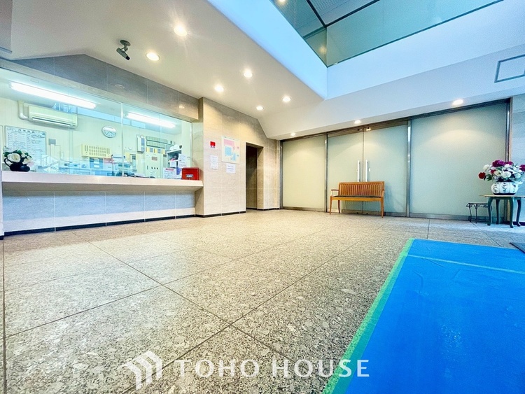 エントランス 漂う上質な空気感、マンションに入れば「おかえりなさい」と笑顔で迎えてくれるエントランス。最良の心配りを感じるマンションでした。