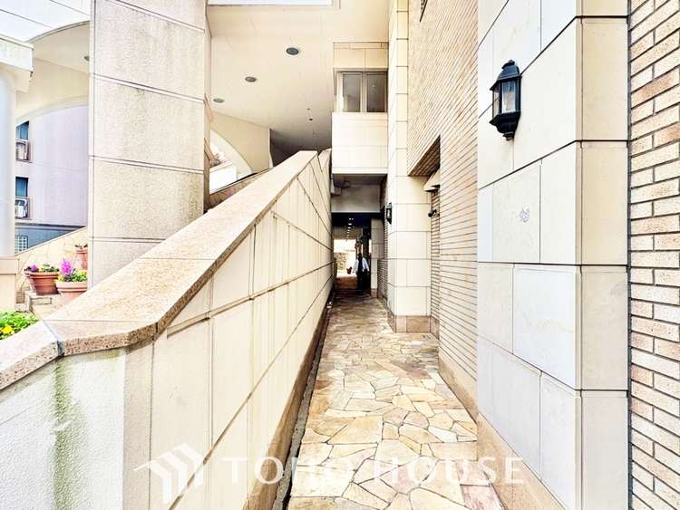 内装 ◆ここに在る◆事も無げに美しく、伝えるには筆舌に尽くし難い。豪華絢爛や華美と言う事ではなく、住まう者にとって暮らし易く心地がいいと言う美しさがこの住まいには込められている。