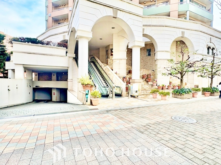 外観 ◆時を忘れる場所◆ここにはみんなが集い、食事と楽しい会話が始まる。話に夢中になりすぎて、ついつい時を忘れ夜半過ぎになってしまう。そんな束の間の幸せを感じさせてくれる場所でありたい。