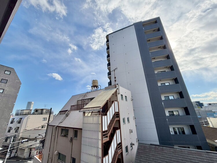 バルコニー 陽当たり・通風・開放感に恵まれた環境です。