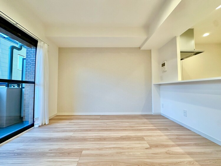 居間 落ち着いた雰囲気に包まれて、伸びやかな空間。